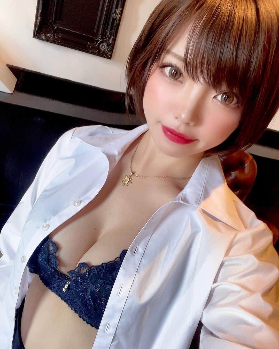 夢咲りおなさんのインスタグラム写真 - (夢咲りおなInstagram)「新しいエロい水着持ってきたけどプール混んでて行けなかったので部屋で着ました😒