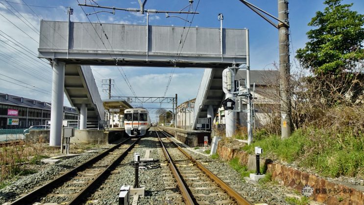 6日目その7】軍需工場の最寄り駅だった飯田線「牛久保駅」で下車！重厚な戦時建築の駅舎は間もなく解体…☆房総＆東海道木造駅舎詣の旅 -  房総＆東海道木造駅舎詣の旅