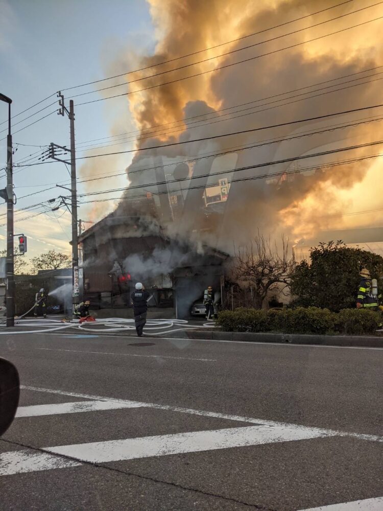 【新潟ラーメン店で火災発生】新潟市西区槇尾のラーメン店で火災が発生し、鎮圧