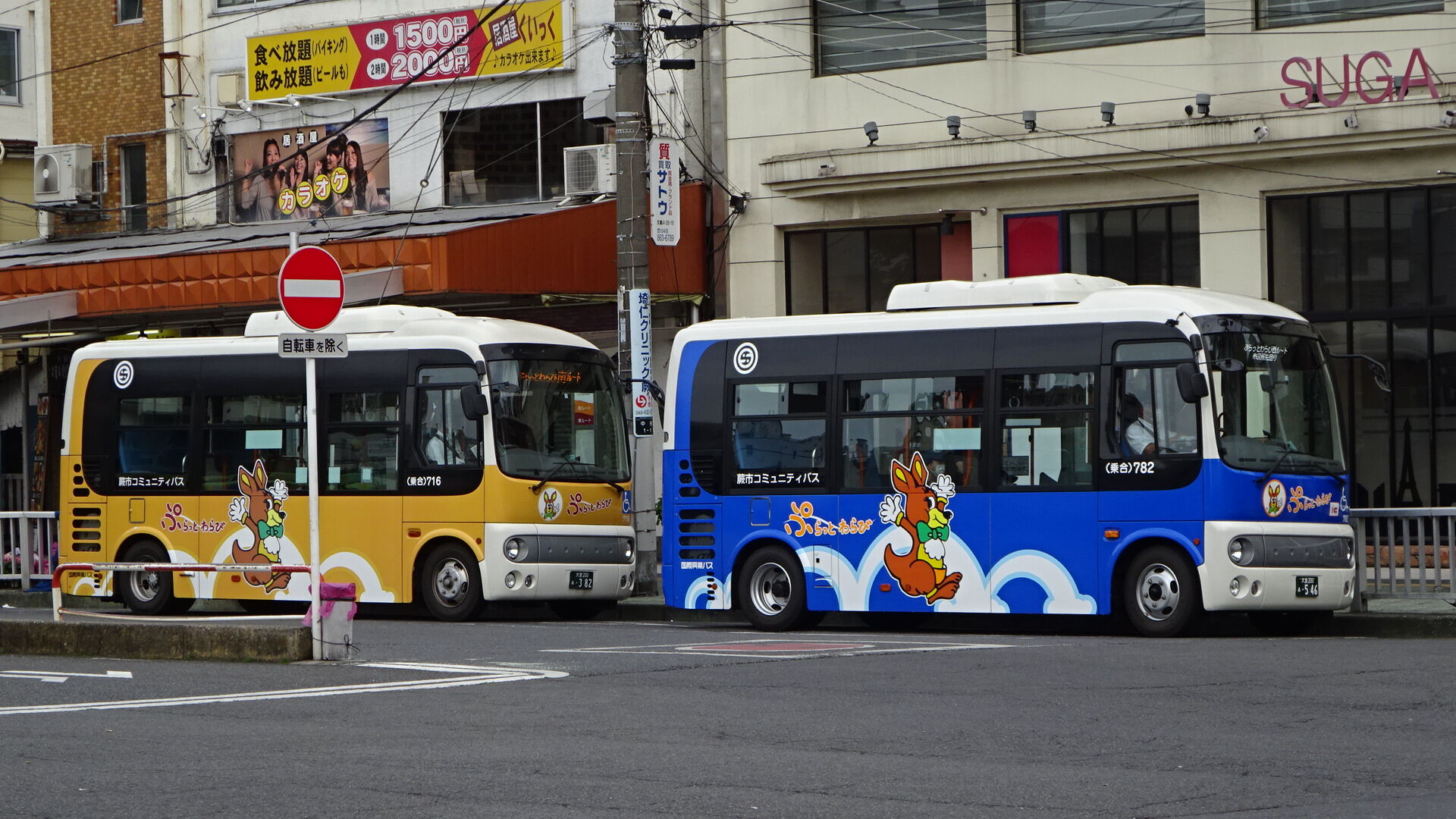 蕨駅からの最短ルートは、このぷらっとわらび西ルート（市役所先回り）（西ルートには市民体育館先回りもあるので注意しましょうね）。 • 蕨市役所・歴史民俗資料館のバス停から下車０分。 