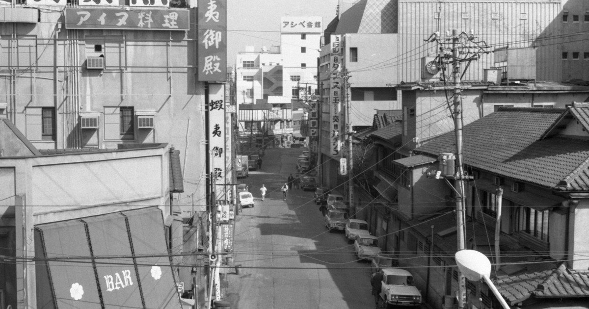 新宿って、どんな街？】花園神社の酉の市行くならこれ読んで！ 歌舞伎町、ゴールデン街、思い出横丁、そして新宿二丁目……怪しくてアングラな街歩きを楽しむべし。｜さんたつ  by 散歩の達人