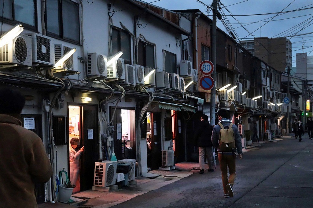 日本最大級の遊郭の建物が今も150軒以上残る「飛田新地」に行ってきました - GIGAZINE