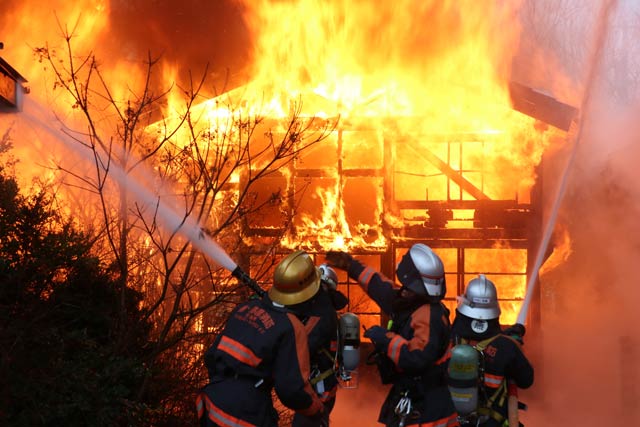 動画あり］新潟市南区白根で火事、住宅など少なくとも9棟焼く けが人なし | 新潟日報デジタルプラス