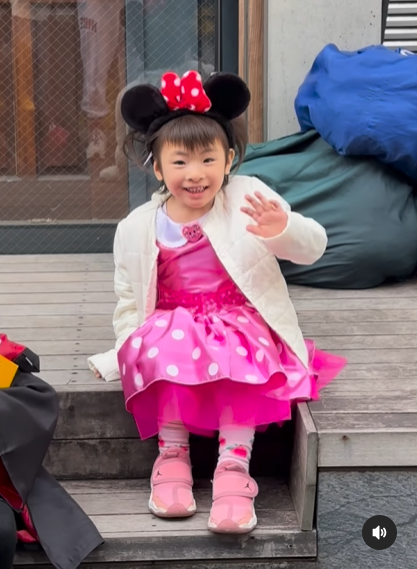 1歳女の子の可愛い反応！干し芋を食べる赤ちゃん😆✨