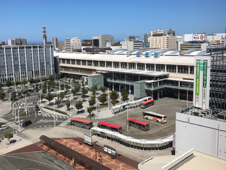 客待ち行為はやめましょう」歌舞伎町の大久保公園周辺で売春の客待ち“立ちんぼ”女性増加受けパトロール 警視庁 |