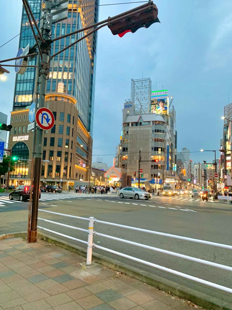 通称“パイ山”が変身！ 神戸有数の待ち合わせ場所 阪急神戸三宮駅東口前「さんきたアモーレ広場」リニューアルオープン | ラジトピ