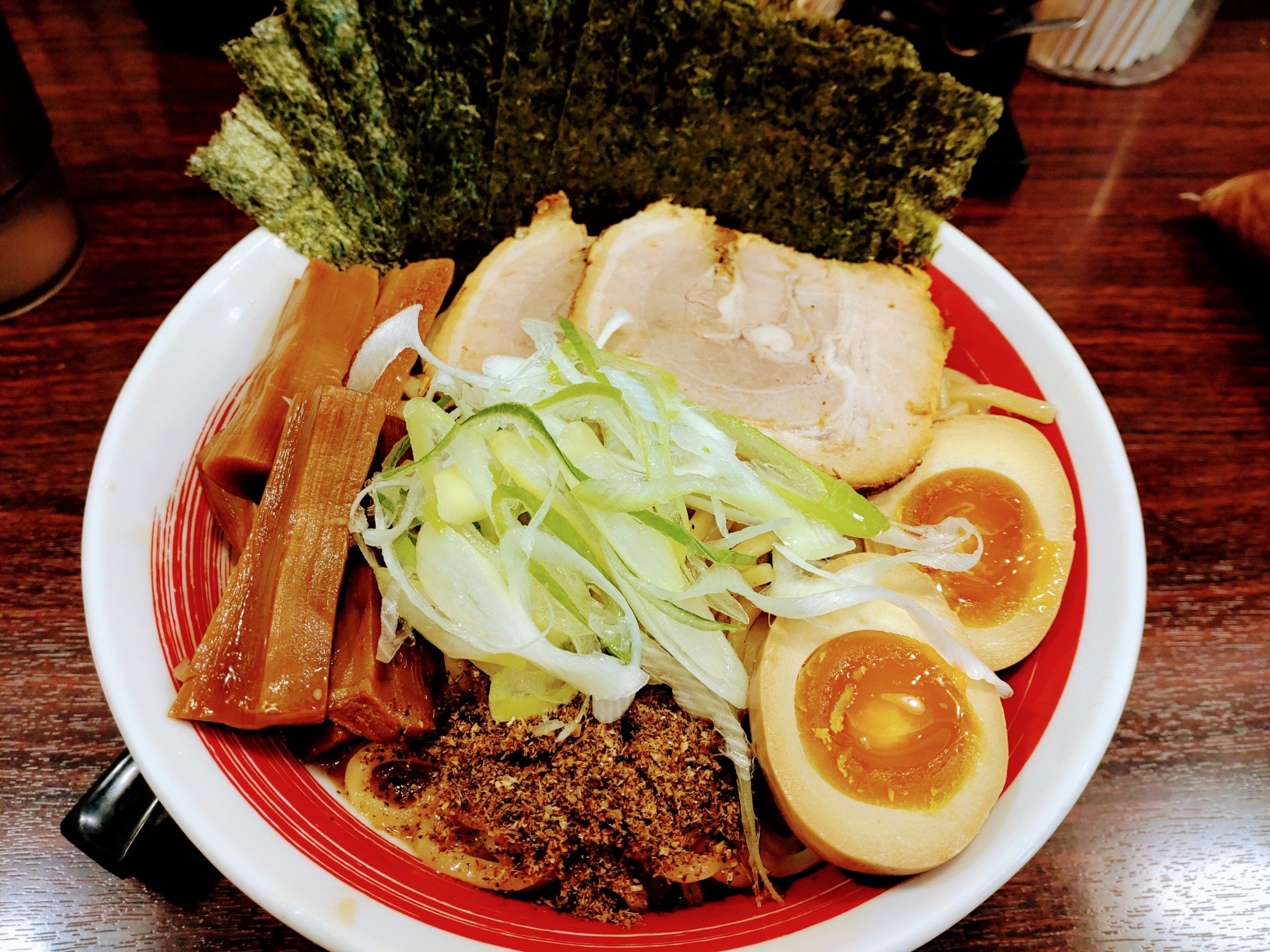 JR稲毛駅すぐの自家製太打麺 勢拉 極太麺で頂く麻辣ネギ油そば -