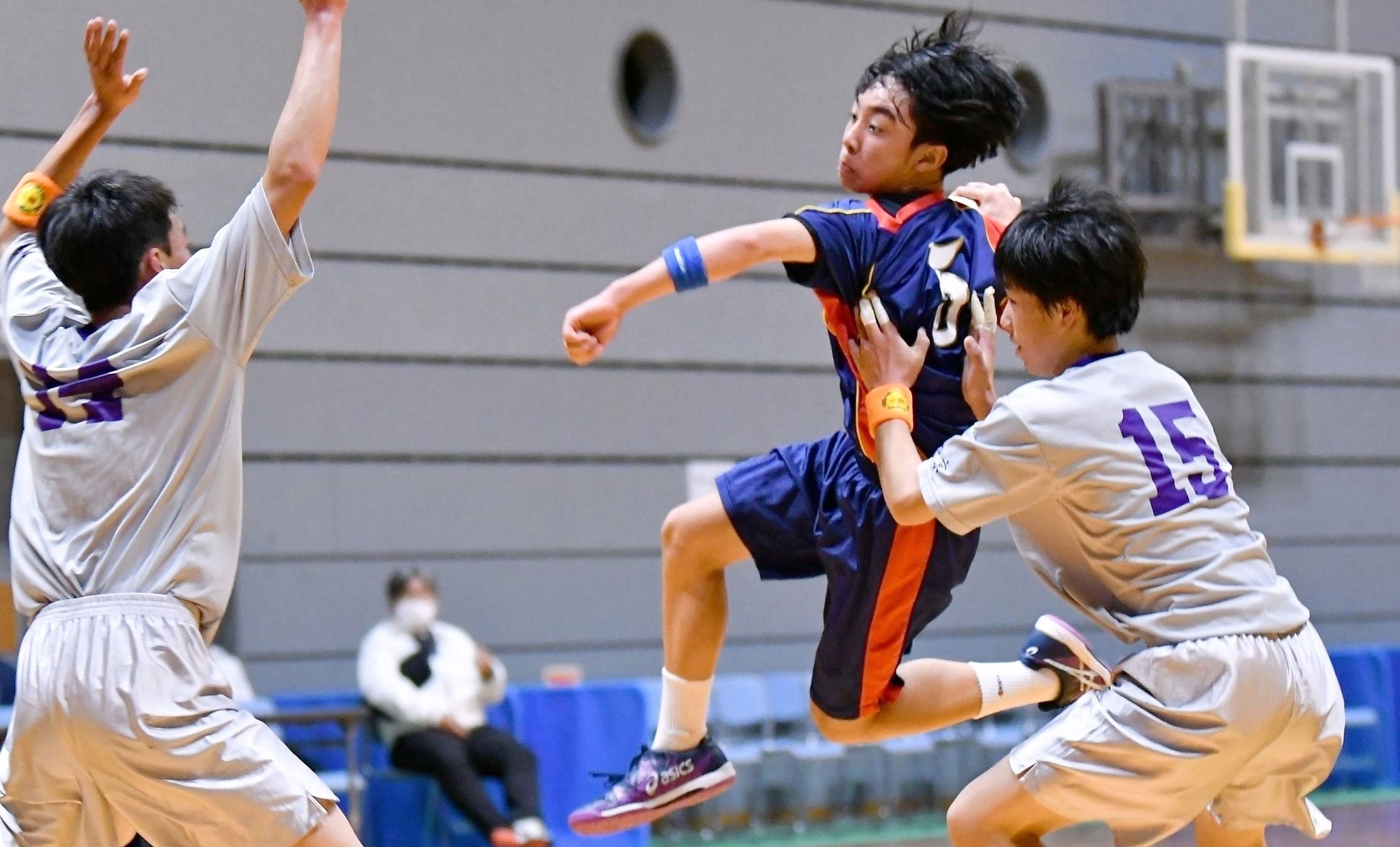 第１６回春中富山 県予選が小杉体育館で行われています。女子決勝は氷見西條対氷見十三は延長戦に突入する接戦で１９対１７氷見西條が勝ち、２年連続１０回目の出場権を獲得しました。西條中、おめでとうございます!