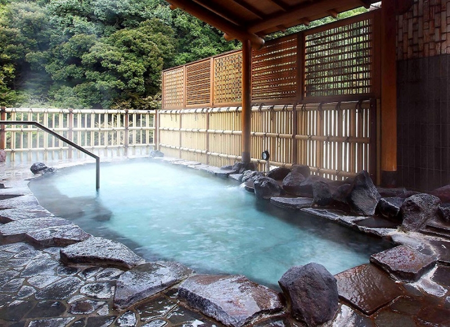 箱根から来た湯に都内で浸かれる…世田谷にできた高級温泉旅館がスゴい | 文春オンライン