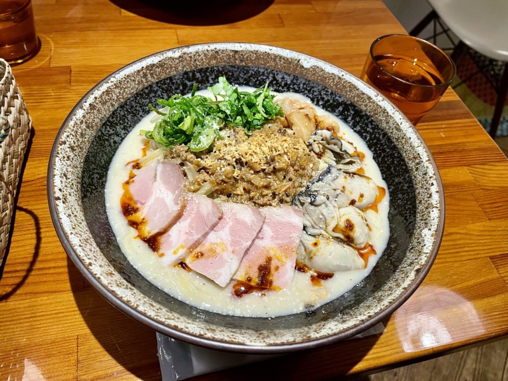 豚骨ラーメン ずるる総本店【京都ラーメン/河原町グルメ】 (@kyoto.ramenzururu122)