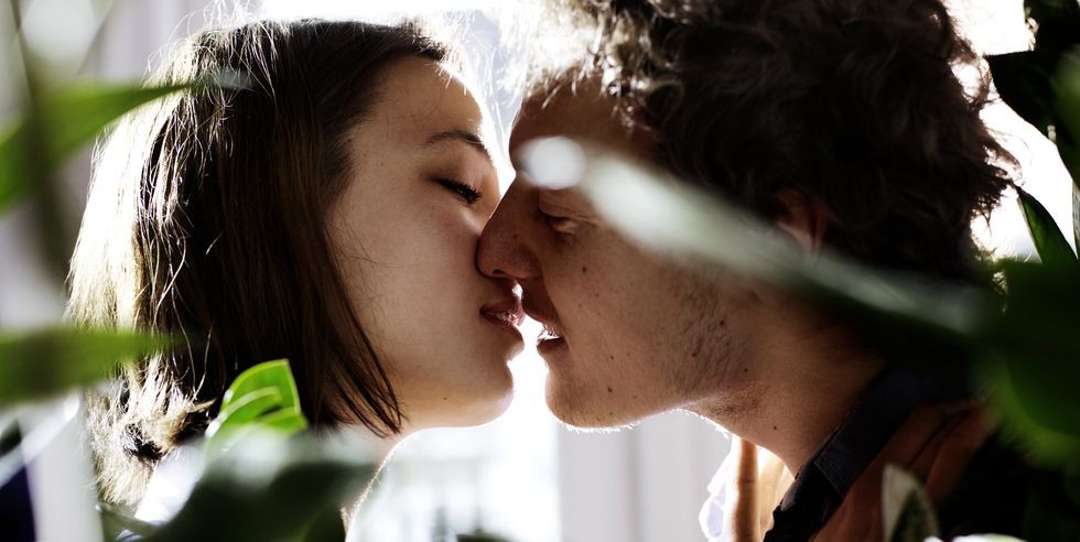 ディープキスをしてくる男性心理｜激しいキスには彼の本音が隠れているかも？ | bis［ビス］