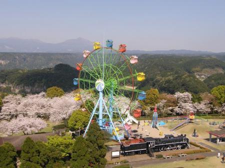 鹿児島県第2の都市に若い移住者が増加中。絶景の遊び場が大人気【鹿児島県霧島市】｜移住・交流｜田舎暮らしの本 Web【宝島社公式】