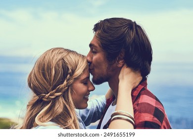 若い男のおでこにキスの写真素材・画像素材 Image 5503758