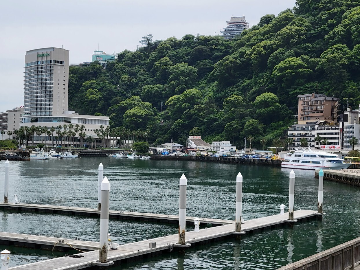 熱海市と神奈川県西部を巡る (その5)、熱海サンビーチから丹那トンネル殉職者慰霊碑 | おじん０５２３のヒロ散歩 -