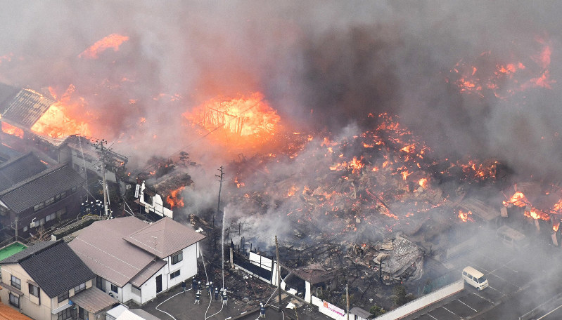 深夜の炎上】新潟県加茂市で火災、木造2階建て住宅が全焼 | 新潟県内のニュース