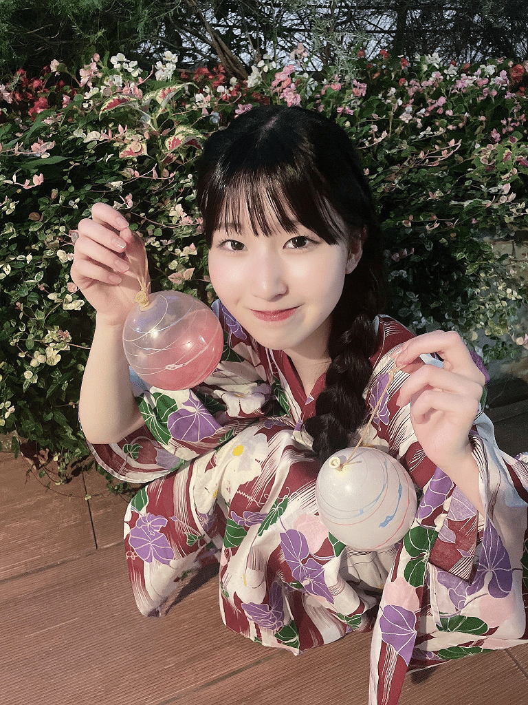 レースクイーン・愛川菜月、謎の「履いてません笑」でセクシー衣装を公開！ (2023年9月11日) -