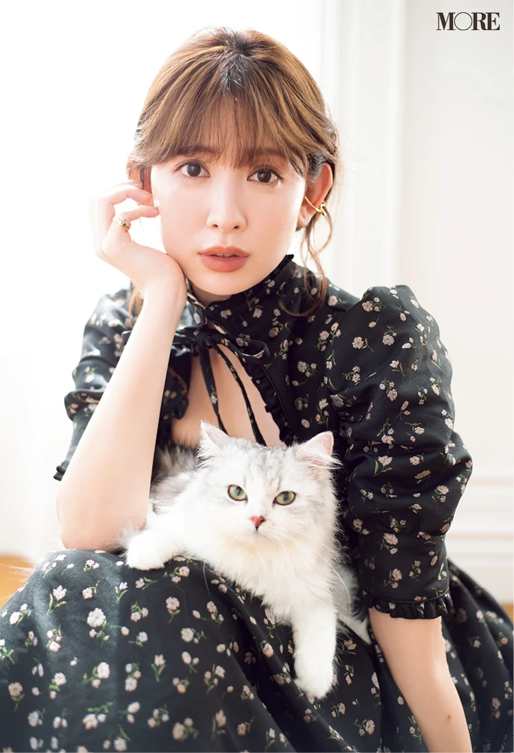 小嶋陽菜 写真集『かもしれない』が発売！こういったイベントはAKB48を卒業して以来、すごく楽しめました！ | UNIVERSAL 