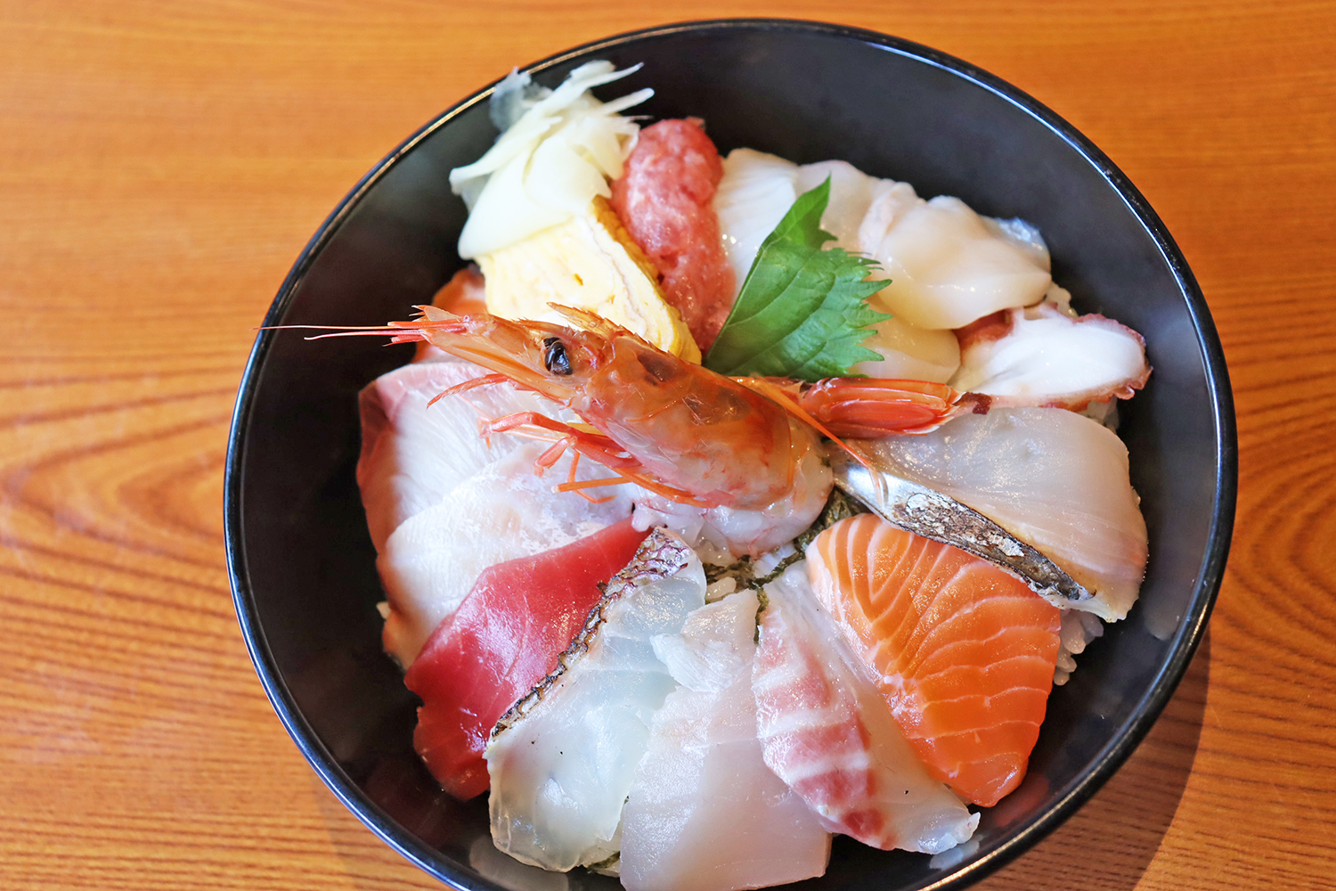 千代田区岩本町の「海の幸 翔」にて 週スぺ超おまかせ海鮮丼