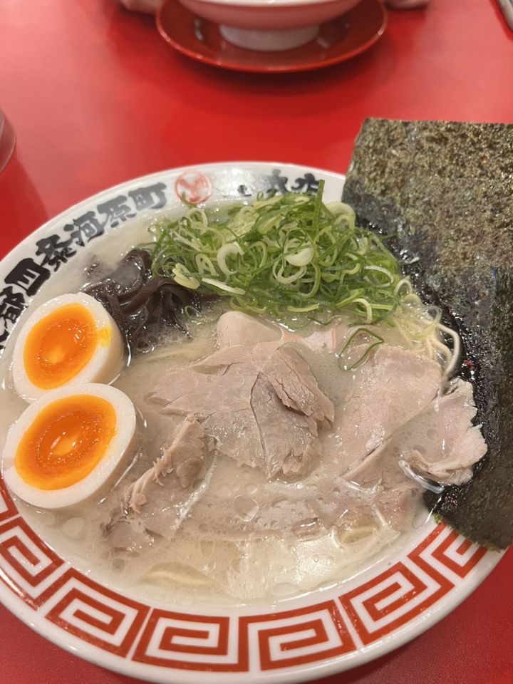 京都・四条河原町】「豚骨ラーメン ずるる総本店」トッピング、麺のかたさなどカスタマイズ自由自在 | よっしー@関西グルメの食べ歩き三味