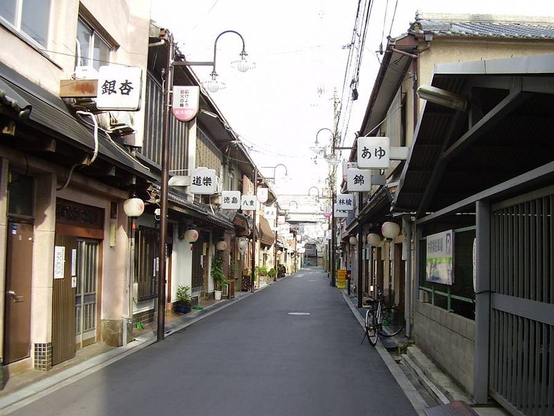 子供にどう教える？「鬼滅の刃」で注目集まる遊郭 大阪・飛田新地で妓楼建築の親子見学会 ｜まいどなニュース