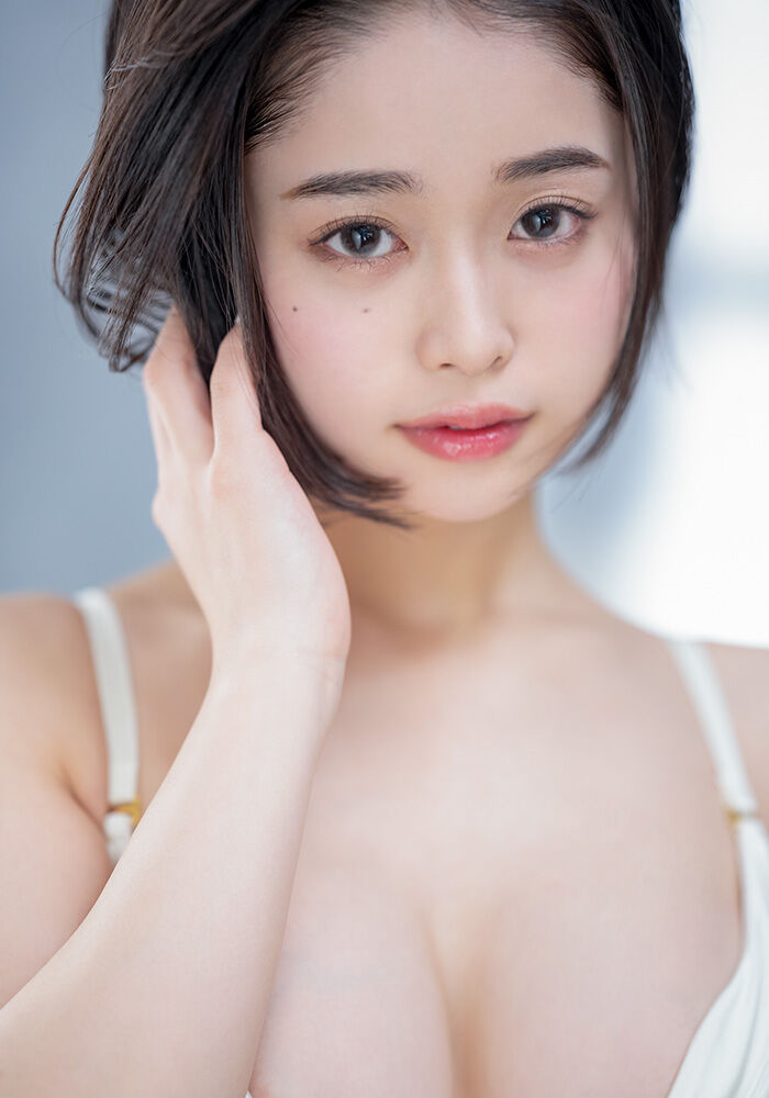 上野莉奈 19歳 Dカップ美乳 白競泳水着姿の絶対的美少女、お貸しします #エロ動画像