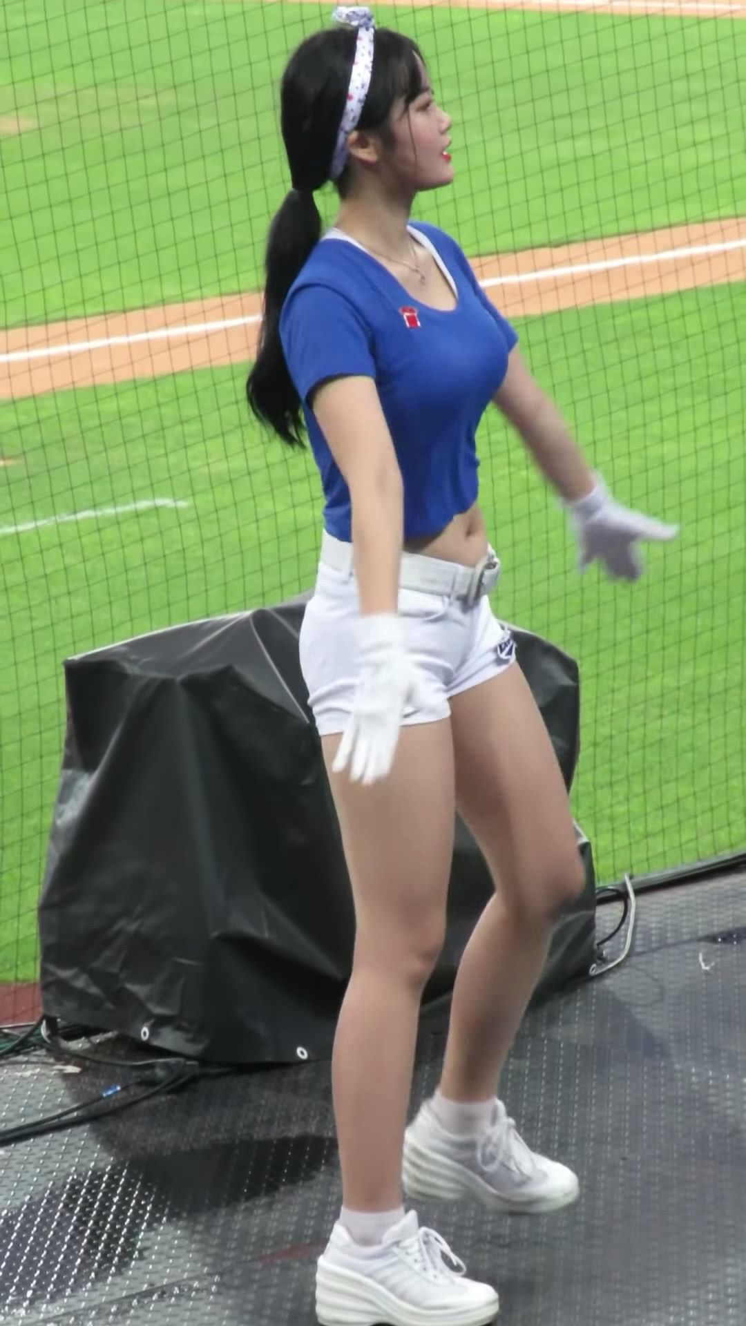 動画】ドジャースチアリーダーが”美脚ダンス”披露 スタンド最前列で球場盛り上げる - ＭＬＢライブ速報