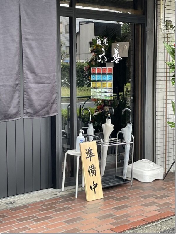 アガリコ卒業生が亀有に「BlueNo Oriental  Bistro」をオープン。リーズナブルなアジア料理とともに牡蠣やステーキを売り物にし、ゆったりとくつろげる空間も魅力に！ -