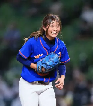 同期のたなもえと」フリー転身の尾崎里紗アナ、テレ朝・田中萌アナと２ショット「お二人ともかわいい」の声 - スポーツ報知