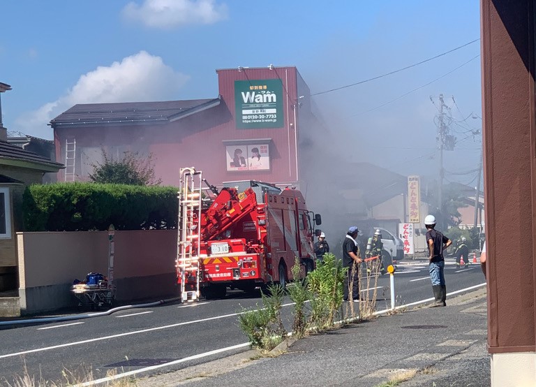 火薬が爆発したような感じで…」住宅など7棟燃える火事 約10時間半後に消し止められるも4世帯11人が避難【新潟・見附市】 |