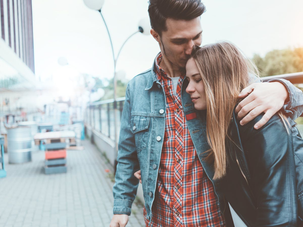 1,900点を超えるおでこ キスのストックフォト、写真、そしてロイヤリティフリーの画像 - iStock