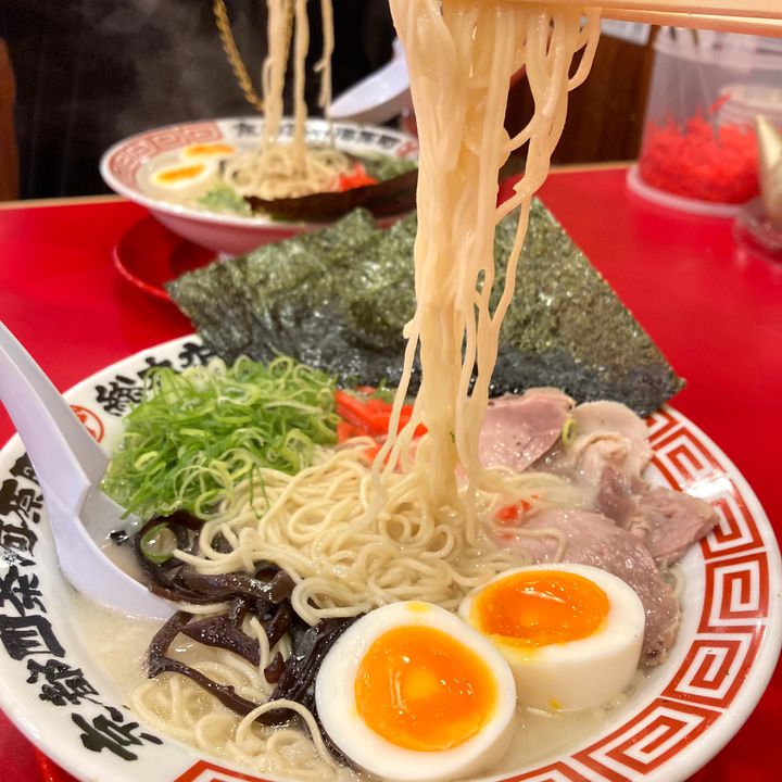 豚骨ラーメン ずるる総本店「ラーメン」 |