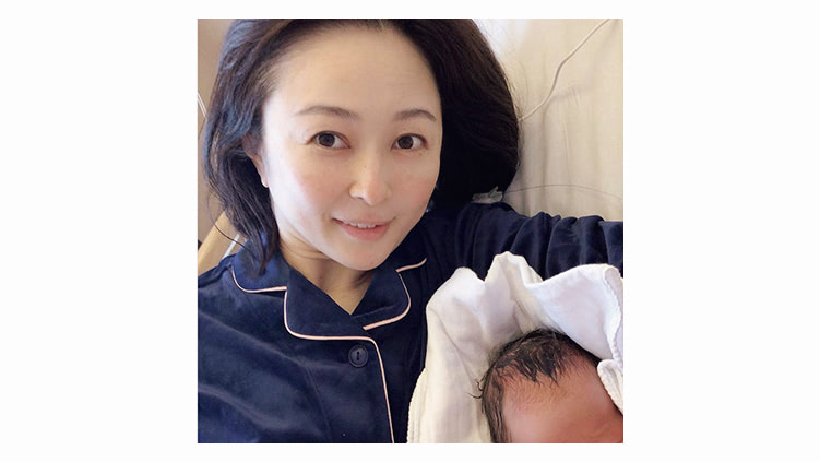 初中出し撮影で妊娠AV女優とAV監督の