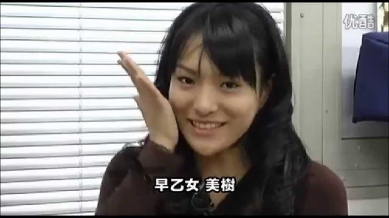 Keep one's fingers crossed: AKB48