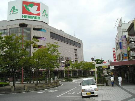 JR琵琶湖線、彦根駅のプラットフォームと車両の写真素材 [77391284] - PIXTA