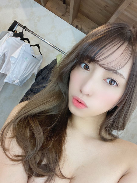 現役女子大生アイドル・高梨瑞樹が柔らかさが伝わる“ゆるふわ美乳カット”を公開 | ENTAME next