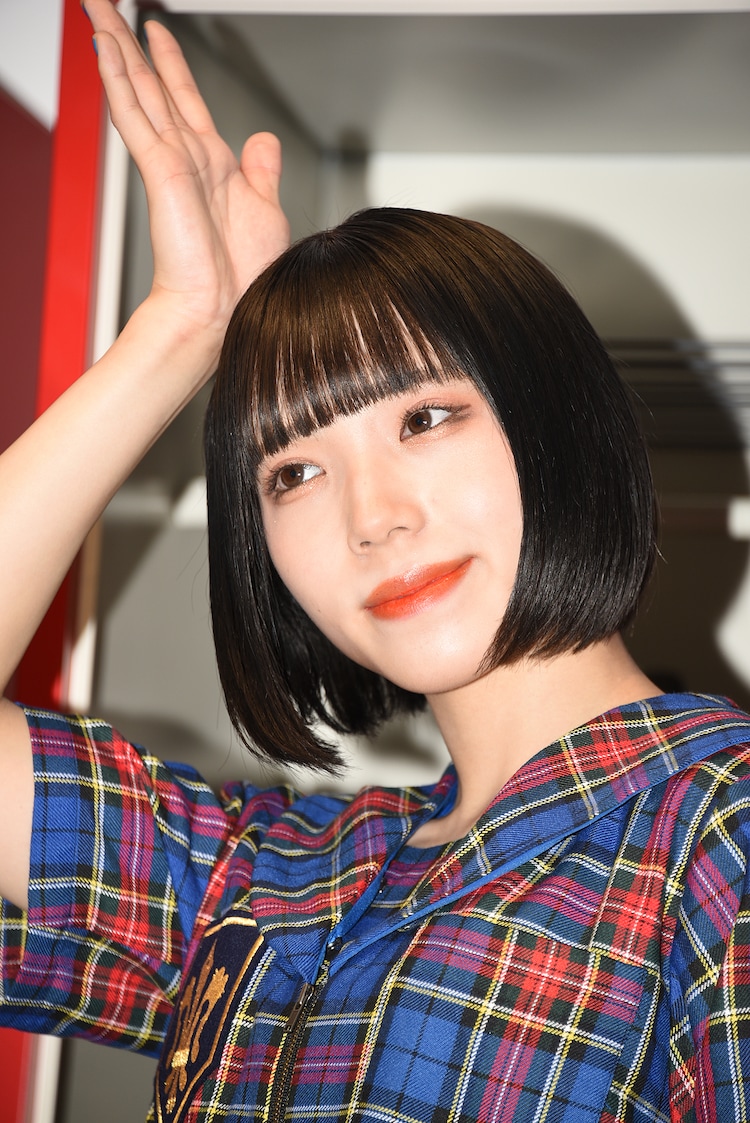 元BiSH アユニ・Dの撮り下ろし写真集が発売、豪華版には直筆の旅日記も -