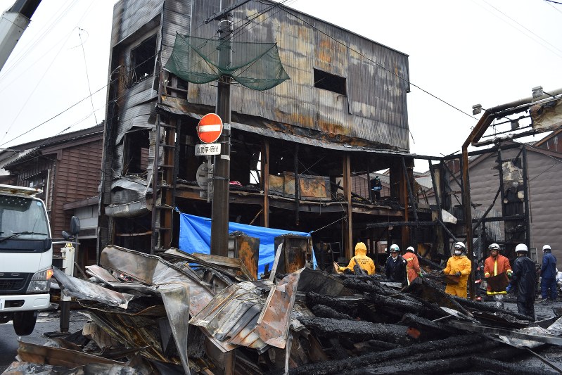 新潟市のカフェで火事　店内にいた客など１０人は逃げて無事 #shorts