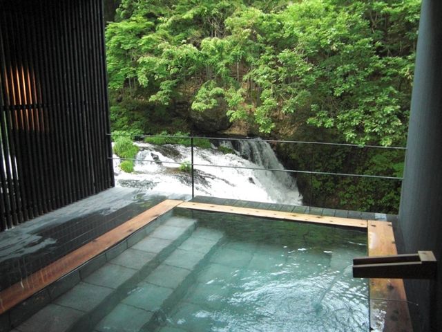 絶景露天風呂と貸切風呂が自慢の宿 東山温泉 庄助の宿