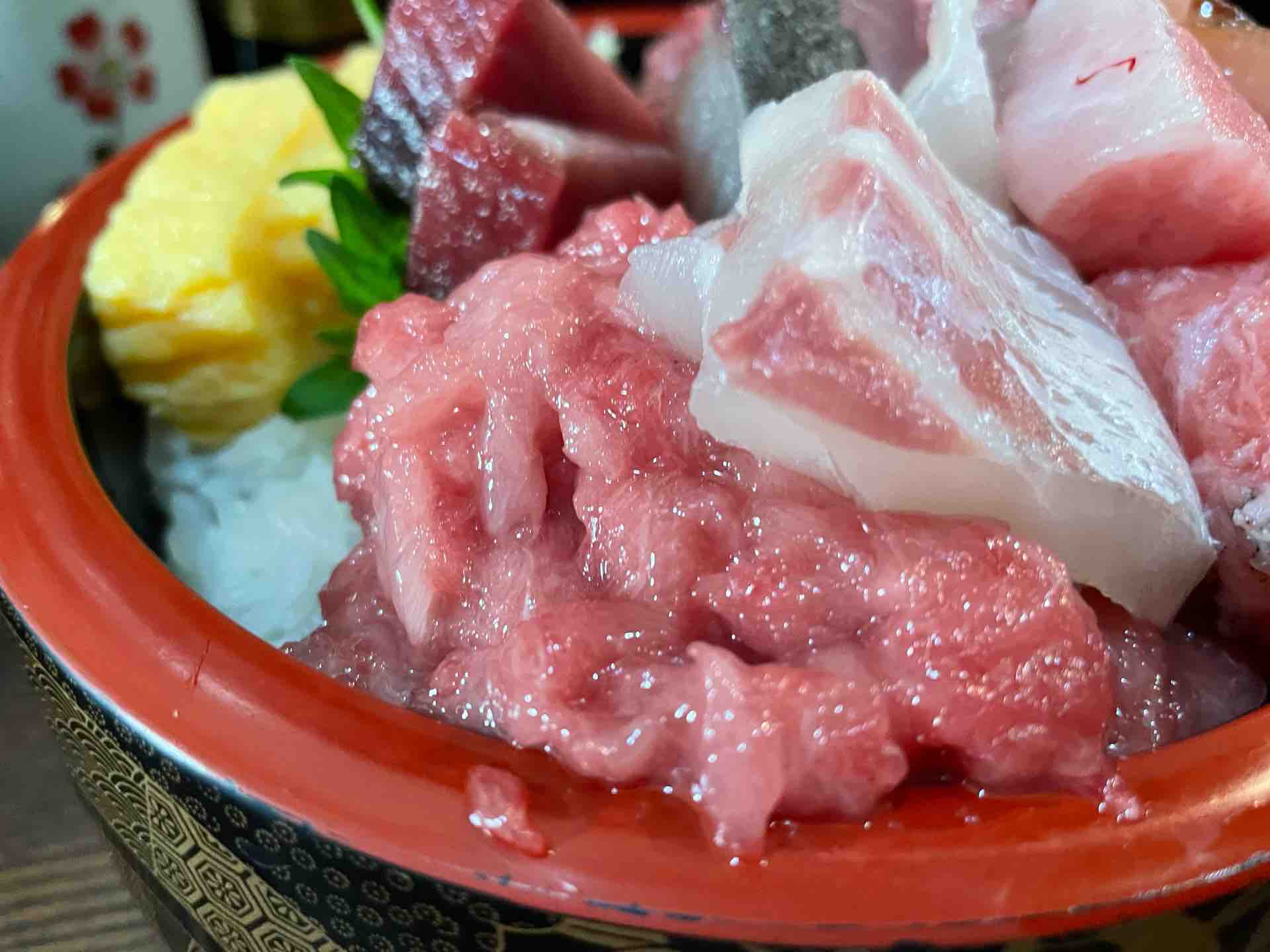 高級店に行く必要なし！秋葉原【海の幸翔】で新鮮デカ盛り海鮮丼を食べたよ！ - まんぷく神楽坂