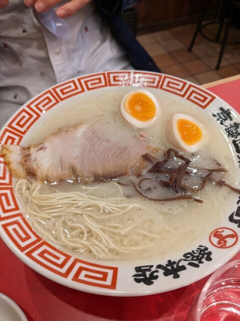 豚骨ラーメン ずるる総本店 （初） : 麺一杯