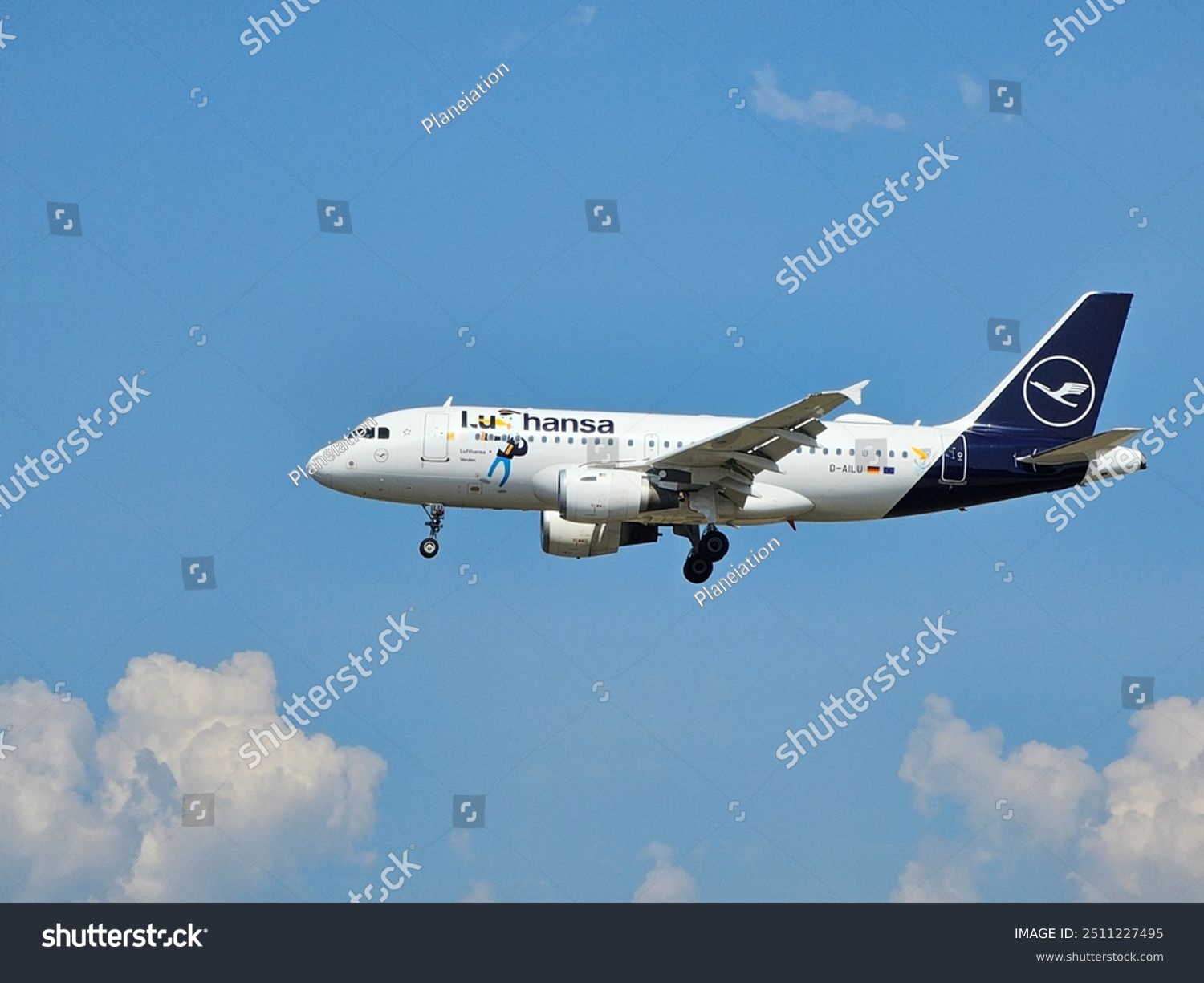 D-AILU Lufthansa Airbus A319-114 Photo