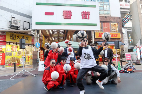 さいたま観光大使「バズライトボーラー」 大宮駅東口銀座通り 一番街前でバスケイベント☆ | namineco