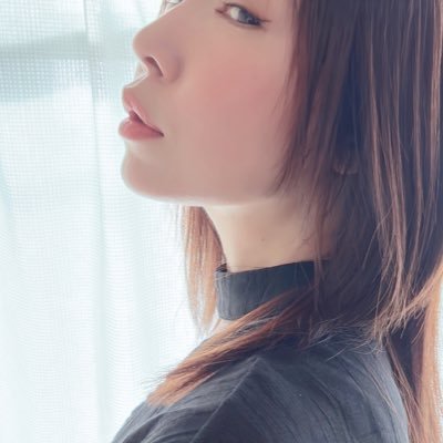 幼馴染たちが人気アイドルになった 2 ～甘々な彼女たちは俺に貢いでくれている～ -