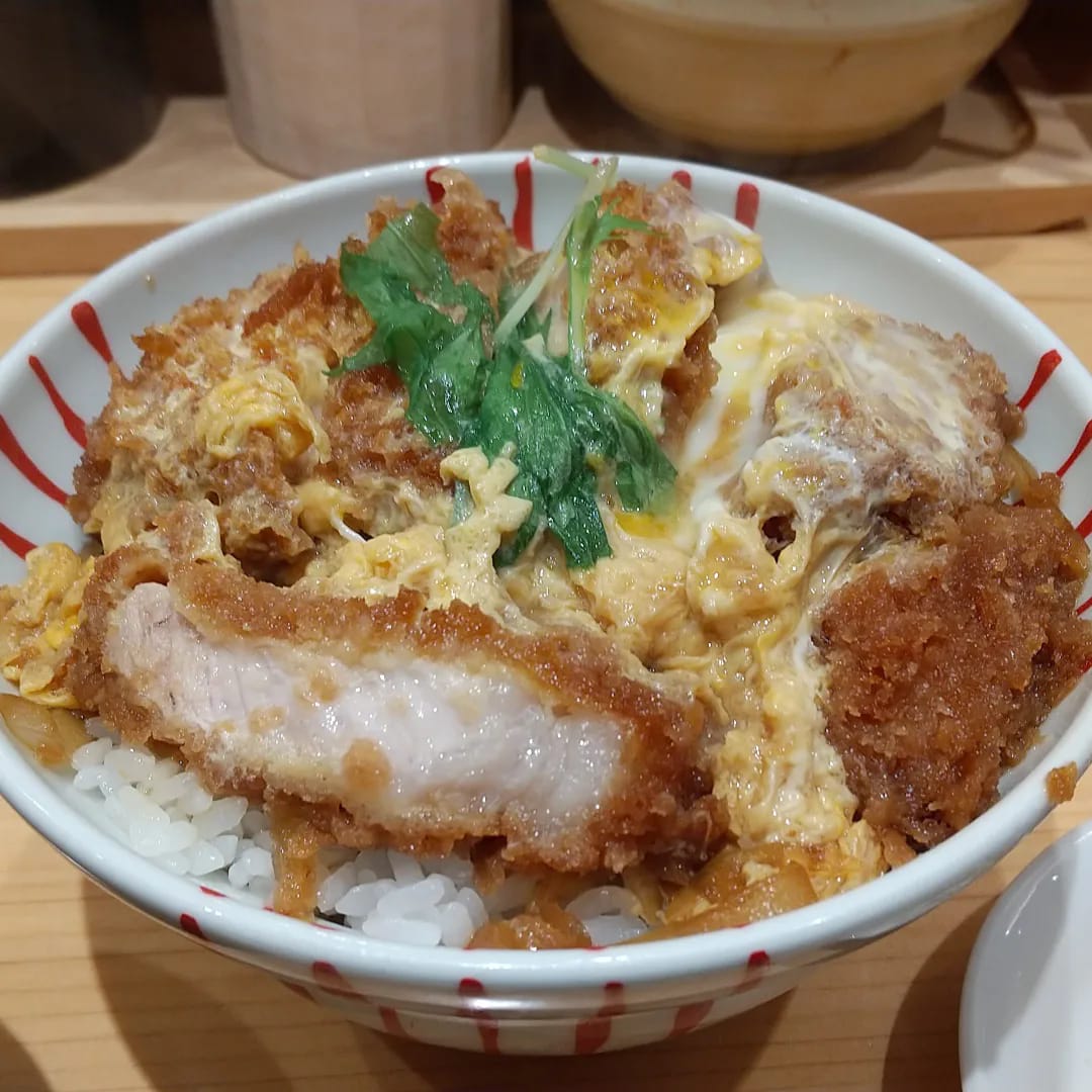 とらグルメ｜東京 | 【とんかつ寿々木】 📍ＪＲ東京駅八重洲北口改札外 ▶︎グランスタ八重北内